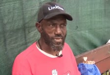 말 더딘 6살 아들 슬럼가에 버린 엄마...전과 노숙자가 구했다