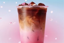 "벚꽃효과 톡톡"…파리바게뜨 '핑크벨벳 라떼', 판매량 70% 증가