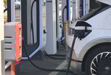 산업용 전기요금, 낮엔 싸게 밤엔 비싸게…전기차 충전요금 50% 할인