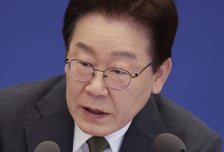 李대통령 "은행 대주주 한도이상 신용공여 '벌금 5억', 내릴 이유 뭐 있느냐"