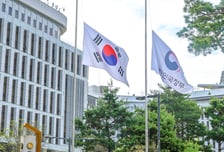 보훈부, '화재진압 순직' 박승원·노태영 소방관 애도 조기 개양