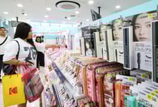 "비싸봤자 5000원인데" 다이소 매출 4.5조 '역대 최대'...수익률도 대박