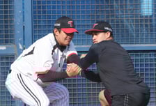 [포토] 치리노스, 허리 근력 강화는 이렇게