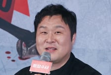 [단독] '대세' 윤경호, 코미디영화 '강시'서 안재홍과 호흡 맞춘다