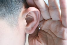 한쪽 귀 난청은 괜찮다?..."깜빡깜빡" 알츠하이머병 발생 위험 쑥