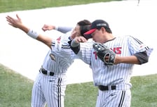 [포토] 박해민-이재원, 데칼코마니 스트레칭