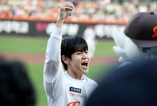 [포토] '환호성 터진' 한화-삼성전 시구나선 양요섭