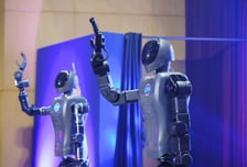 손 흔들며 등장한 K휴머노이드… '지능형 기계문명' 새 여정 시작