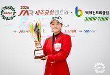 '국가대표 출신' 성아진 "세계 랭킹 1위가 목표"... 점프투어 데뷔전서 연장 끝에 우승