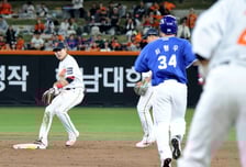 [포토] '5회초 만루위기 디아즈 땅볼 병살로 마무리하는' 심우준