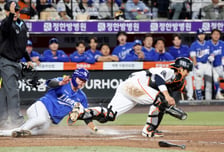 [포토] 만루에서 '볼이 빨랐다!'