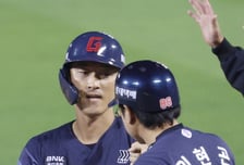 [포토] 노진혁 '첫 판 잡아야죠'