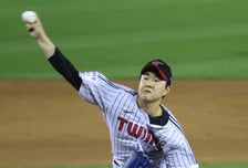 [포토] 유영찬 '꽃혔다'