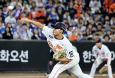 [포토] '7회초 구원등판' 정우주