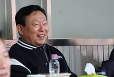 '직관 승률 71%' 신동빈 회장 떴지만…롯데, LG 오스틴에 무너졌다