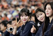 [포토] '야구는 끝날때까지 안끝난겨?' 김연정 치어리더