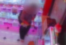 [영상]인형뽑기방서 1100만원 훔친 중학생들…"부모도 조사 안받아"