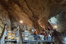 삼척 환선굴 전망대서 60대 관광객 추락사…경찰, 관리 소홀 조사 착수