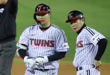 "두 달 걸릴 것 같다" LG 부상 악령 너무하네, 우승 코치도 '충격' 1군 엔트리 제외... 사령탑도 할 말 잃었다 [잠실 현장]