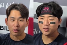 "믿고 던졌다" 골글 2루수-WBC 영웅도 얼어붙은 바깥쪽 루킹 삼진 뒷이야기, 롯데 2002년생 배터리는 서로를 믿었다