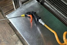 이주노동자 항문에 에어건 쏴 중상 입힌 업주…특수상해 혐의 적용