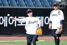 [포토] '노시환 빈자리, 잘 지키자' 이도윤과 김태연