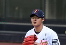 [포토] 이적 2일차 '피칭하는' 이교훈