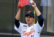 [포토] '불펜이 절실했구나!' 이적2일차 이교훈