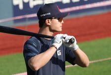 [포토] 윤동희 '갈매기는 목이 마르다'