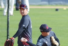 [포토] 한동희 '민성 선배 멋지다'