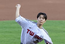 [포토] 윤두준 '폼은 엉성해도 구위는 박찬호'