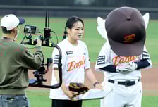 [포토] '쟁반에 글러브 챙기는 셰프' 정지선