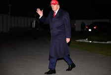 트럼프 "4월 안에 종전 가능성 커…이란, 심하게 얻어맞아"