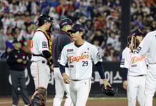 [포토] '3이닝 무실점으로 잘 버틴' 황준서