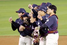 [포토] 손성빈 '얼마나 하트가 고팠던가'