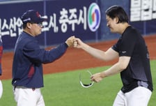 [포토] 김태형 감독 '김원중 굿잡'