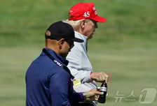 "콜라가 암세포 죽인다"...트럼프가 밝힌 기막힌 이유 "잔디에 뿌려봐"