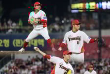 '6연승 대박' KIA 결국 이범호 감독 결단이 옳았다→'20억 FA 슈퍼 활약+김도영 또 홈런+지키는 야구까지 된다'