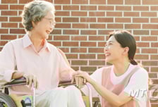 KDI "급증하는 노인돌봄 수요…외국인·돌봄로봇 활용해야"