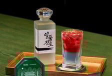스벅에서 맛보는 태극 칵테일…'광화문 믹사토' 협업 나선 하이트진로