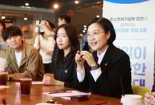 우주 스타트업 찾은 한성숙 장관 "IPO 전 주기 돕겠다"