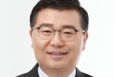 "벌써 여름이네"…때 이른 더위에 중랑구 '그늘막' 조기 설치