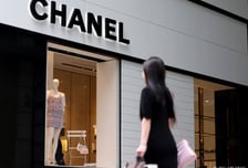 전세계 지갑 닫는데 "오늘이 제일 싸"…한국인 명품 사랑에 LVMH 깜짝