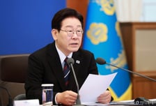 [속보]李 대통령, 김진오 저출산고령사회위 부위원장·박진경 상임위원 위촉