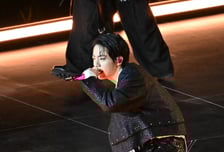 BTS 진, 혼자 앨범 크레딧 빠진 이유…"아쉽지만 최선의 선택"