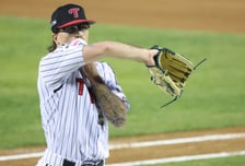 '와' LG 불펜 살 떨리네! ERA 2.12 외인 선발→뒷문 복귀 보인다... 더 강해지는 '리그 3위' 허리