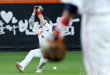 '왕옌청은 무슨 죄야' 실책 때문에 무려 6실점, 한숨 나오는 한화 수비를 어쩌나 [대전 현장]