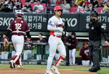 [포토] '람보르길리도 왔는데' 첫타석 삼진 김도영