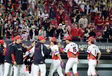 [포토] 7연승 자축하는 이범호 감독