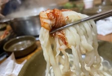 "김치 씻어 먹지 말라, 흉물스럽다"…칼국숫집 50년 단골 '황당'